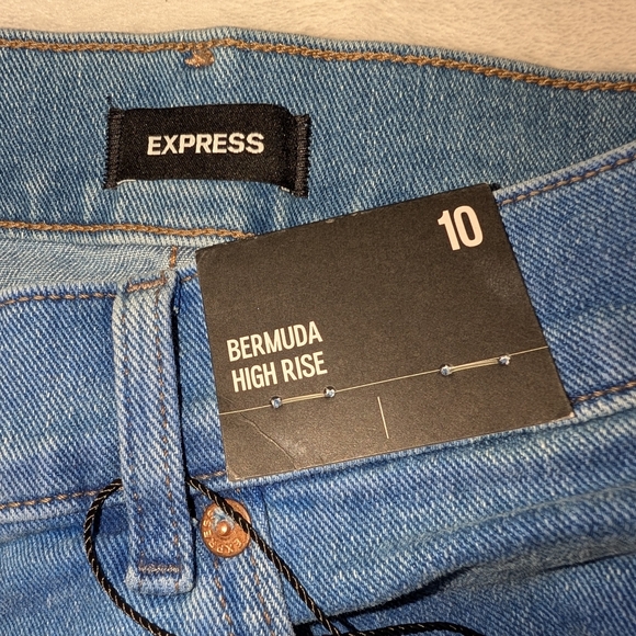 Express Shorts - Picture 3 of 3